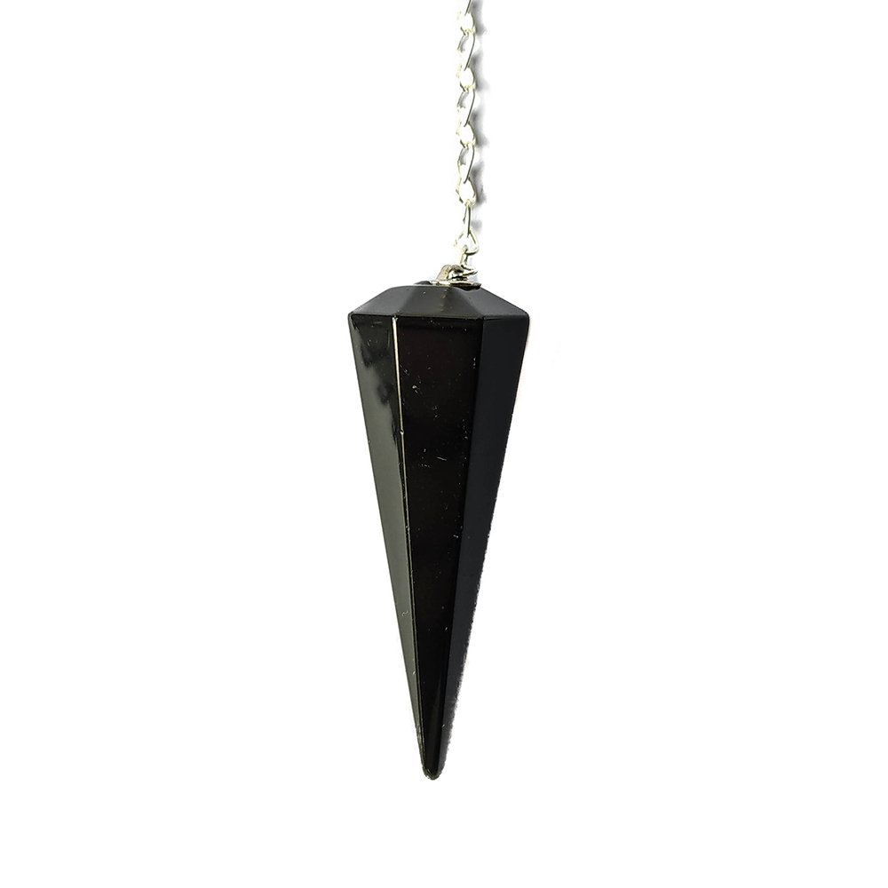 Péndulo de mineral de obsidiana facetado, utilizado en prácticas de cristaloterapia, con cuerda para colgar y manejo.