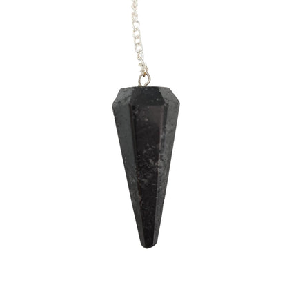Péndulo de mineral de turmalina negra facetada, herramienta de cristal para terapias espirituales y meditación.