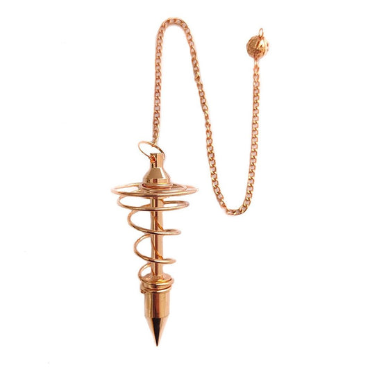 Péndulo de metal en espiral de cobre, herramienta de adivinación y meditación, con diseño en espiral y acabado de cobre brillante.