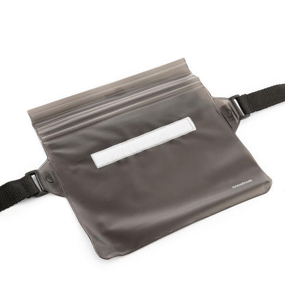 Bolsa riñonera impermeable Dropea de Innovagizmo, con correa ajustable, en color negro, diseñada para llevar objetos de forma segura.
