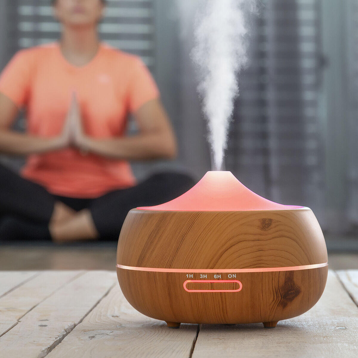 Difusor de aromas Humidificador InnovaGoods con efecto madera y luces LED multicolores para ambientes relajantes.