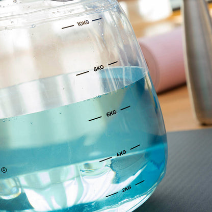 Pesa rusa de agua para entrenamiento fitness Fibell de Innovagizmo con guía de ejercicios, en color azul y diseño compacto