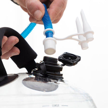 Pesa rusa de agua para entrenamiento fitness Fibell de Innovagizmo, con guía de ejercicios y diseño ergonómico para ejercicio en casa.