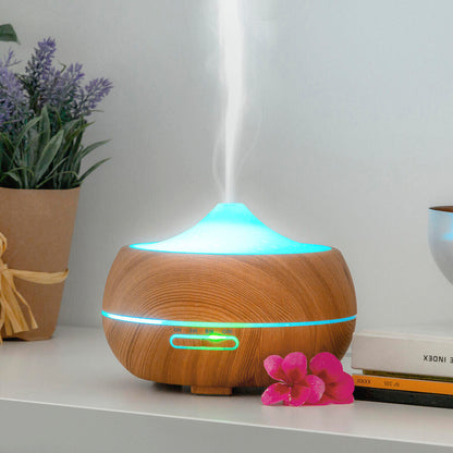 Humidificador difusor de aromas InnovaGoods con efecto madera y luces LED multicolor, compacto y elegante para ambientes.