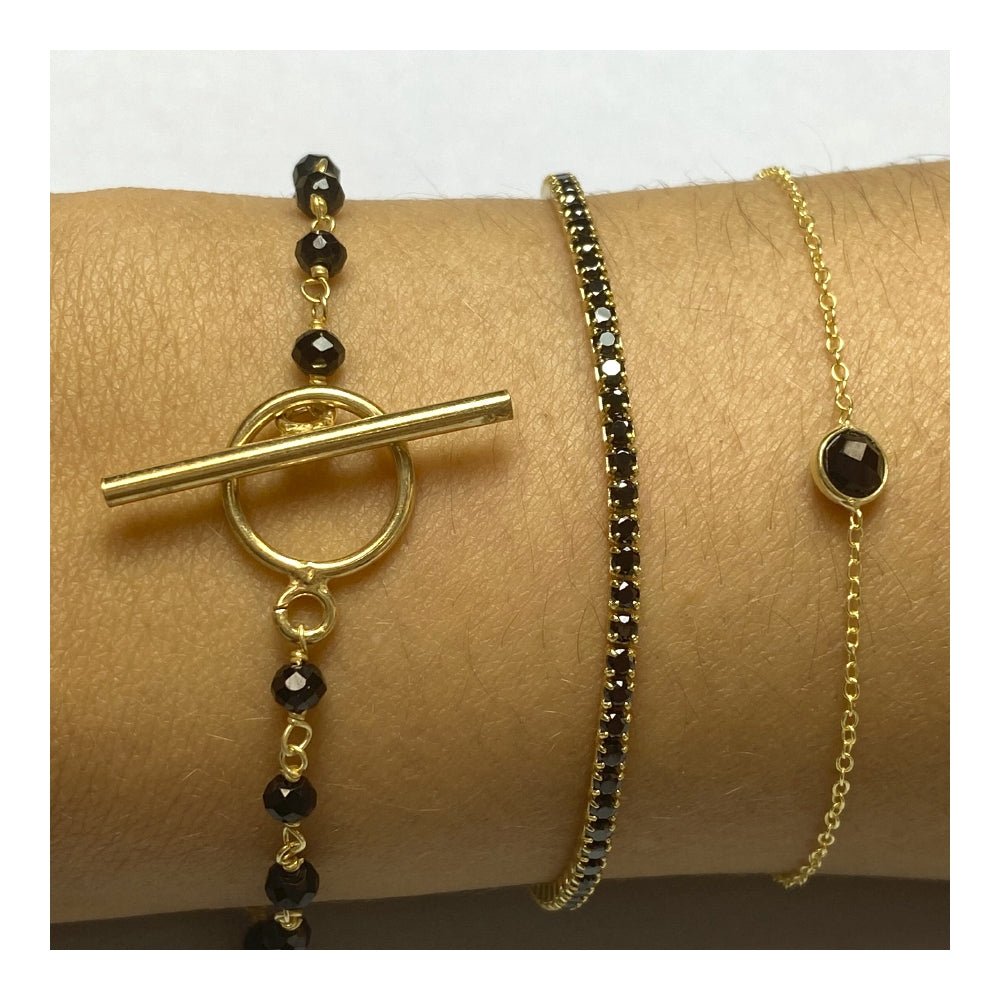 Pulsera de plata 'Circum' con piedra de luna, joya elegante y brillante, diseñada por Mystical Tienda.