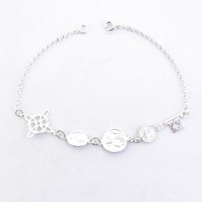 Pulsera de plata S925 con cuatro amuletos de luz, diseño de protección, estilo elegante y simbólico, de la marca Mystical Tienda.