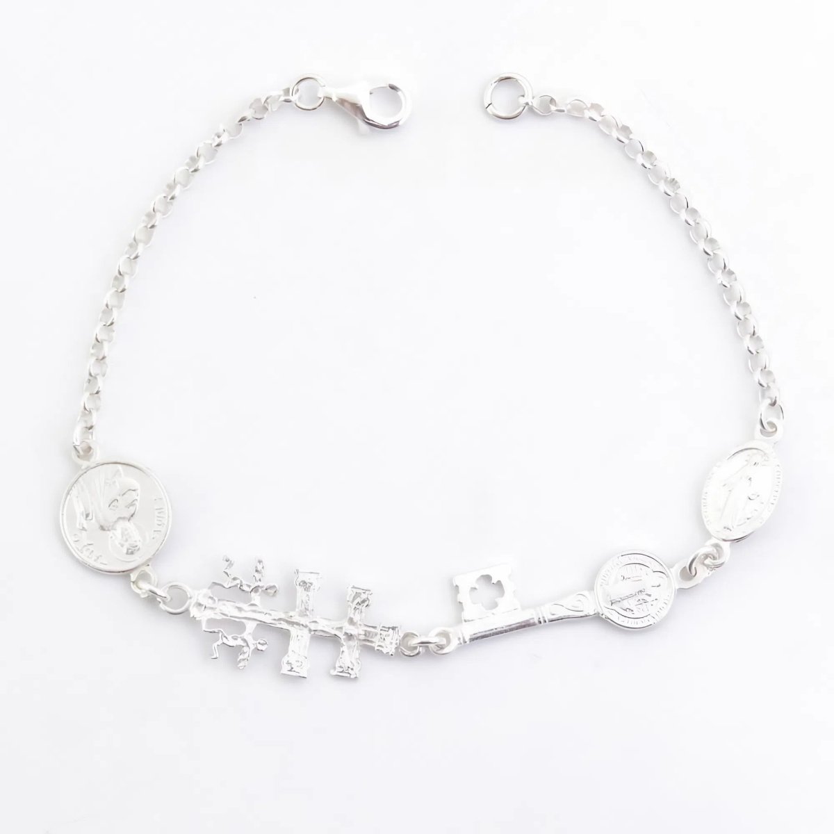Pulsera de plata S925 Guardianes de la Fe, pulsera cuádruple de protección con diseño elegante y detalles finos.