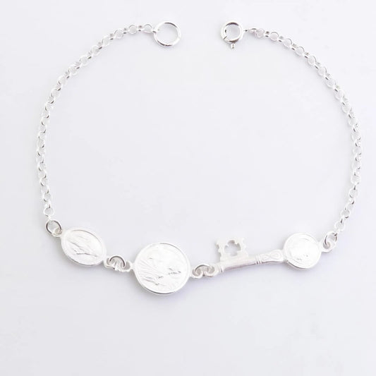 Pulsera de plata S925 triple protectora con símbolos de Milagrosa, San Judas y llave de San Benito, para protección espiritual.