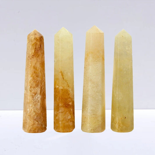 Punta de cuarzo sanador dorado de Mystical Tienda, cristal brillante en forma de punta para terapias energéticas y sanación.