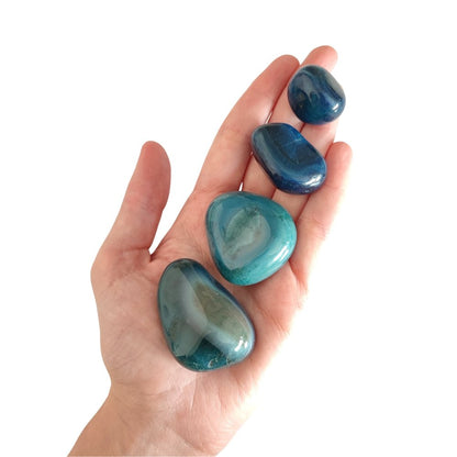 Rodado de Ágata Azul de Mystical Tienda, piedra de 7 cm con patrones únicos y vibrantes tonos azules.