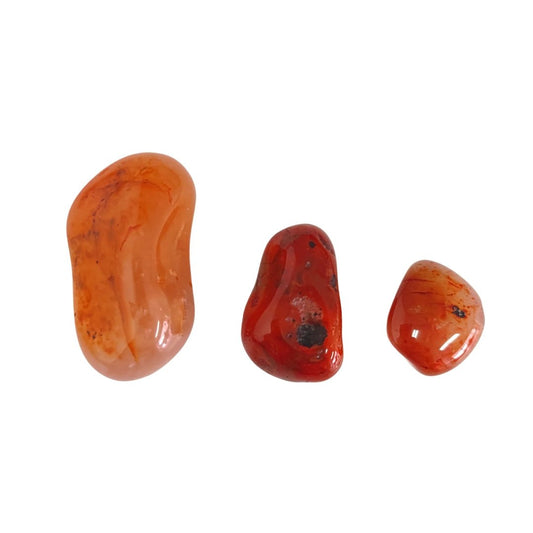 Rodado de cornalina de Mystical Tienda, piedra redonda de color rojo intenso con vetas naturales, ideal para decoración o energización.