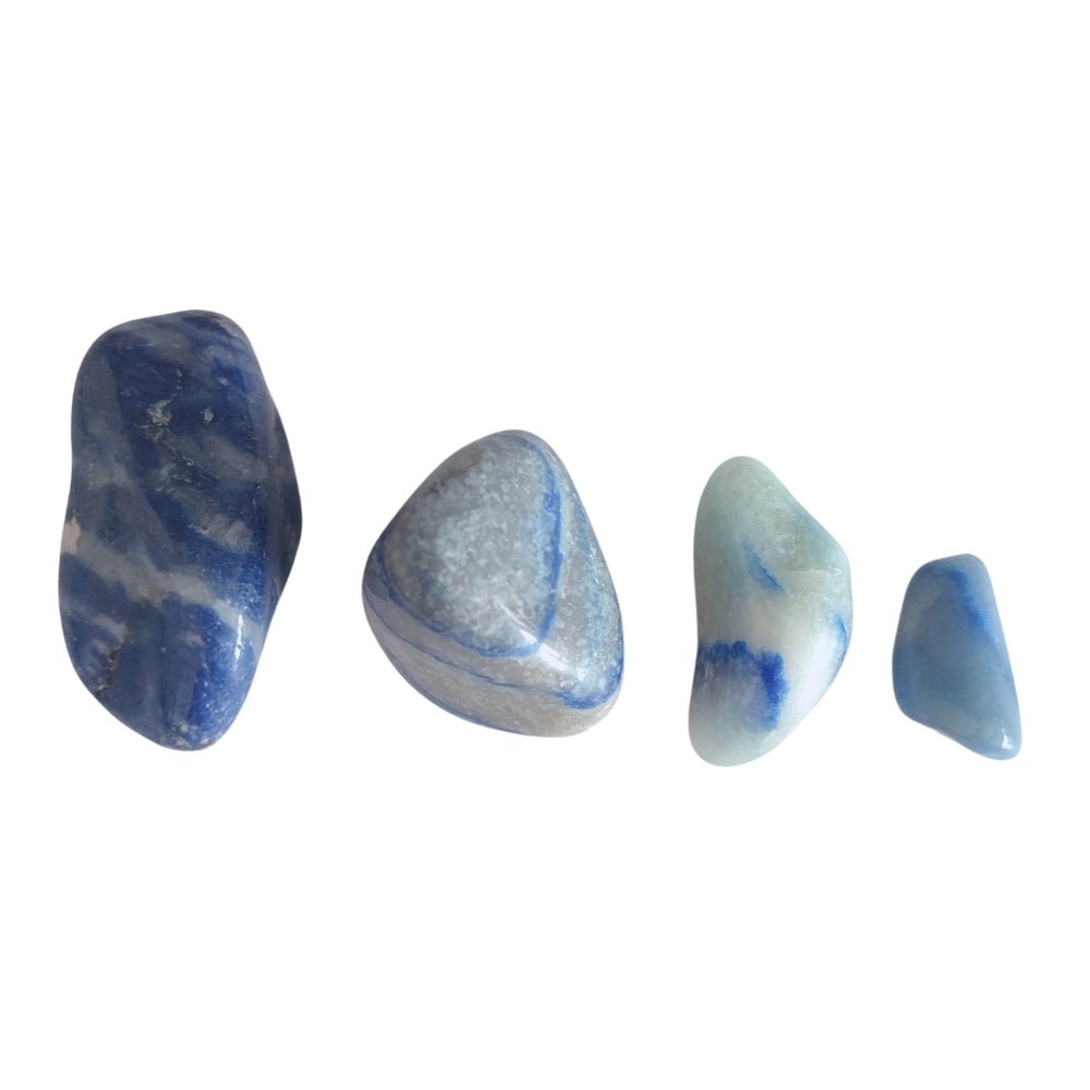 Rodado de cuarzo azul de Mystical Tienda, piedra pulida y lisa con tonalidades azules vibrantes, ideal para meditación y decoración.