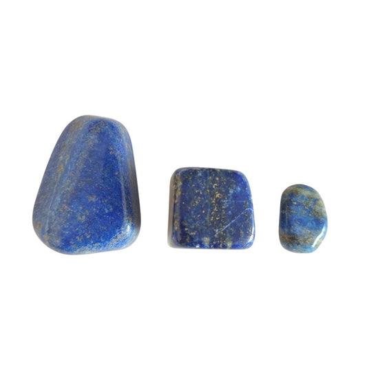 Rodado de lapislázuli de la marca Mystical Tienda, mostrando su color azul y textura natural en la superficie.