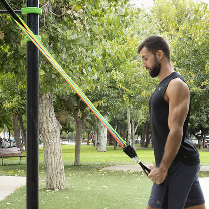 Set de 5 bandas de resistencia innovagizmo con accesorios y guía de ejercicios para entrenamiento en casa.