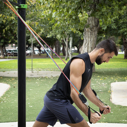 Set de 5 bandas de resistencia Innovagizmo con accesorios y guía de ejercicios para entrenamiento en casa.