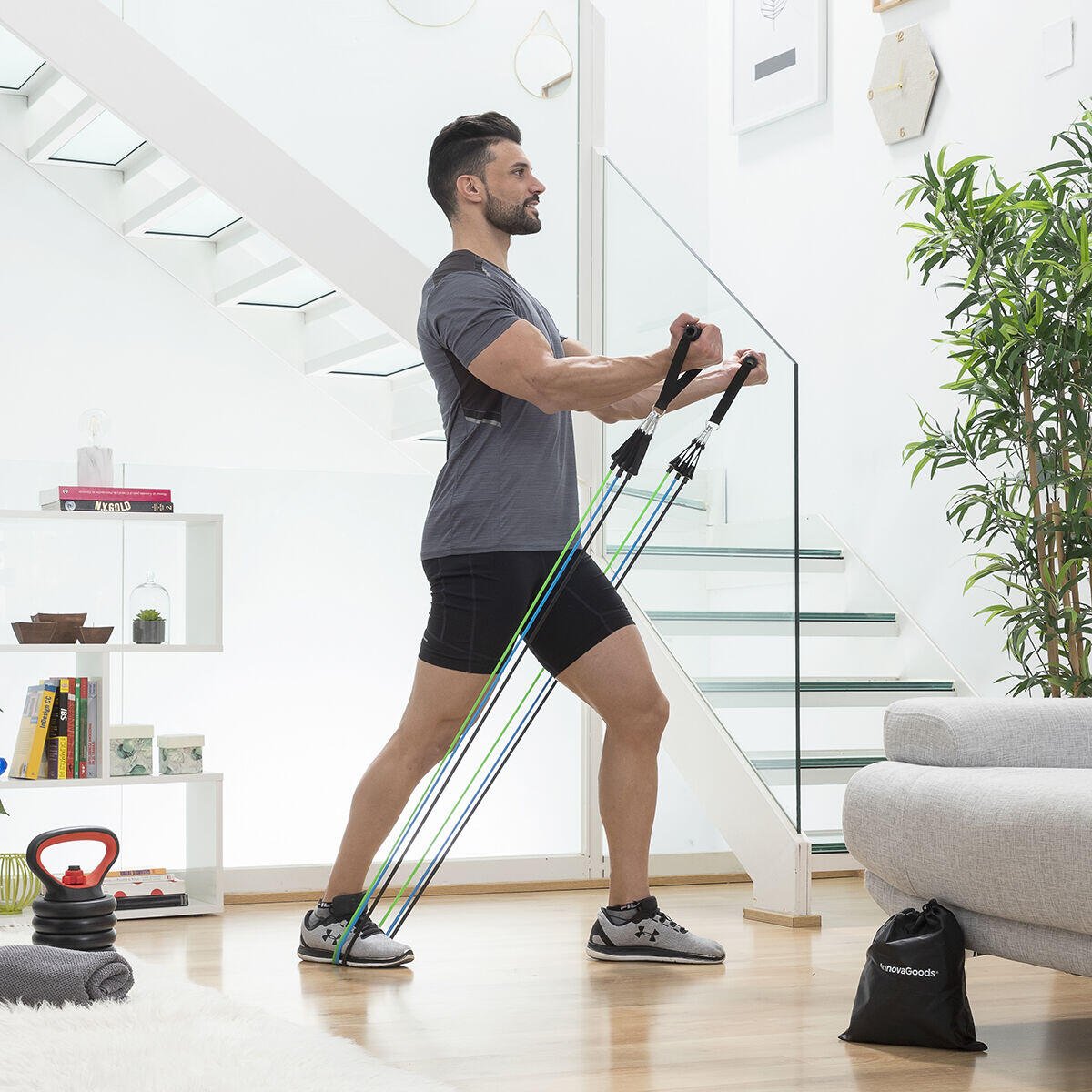 Set de 3 bandas de resistencia Innovagizmo con accesorios y guía de ejercicios para entrenamiento en casa.
