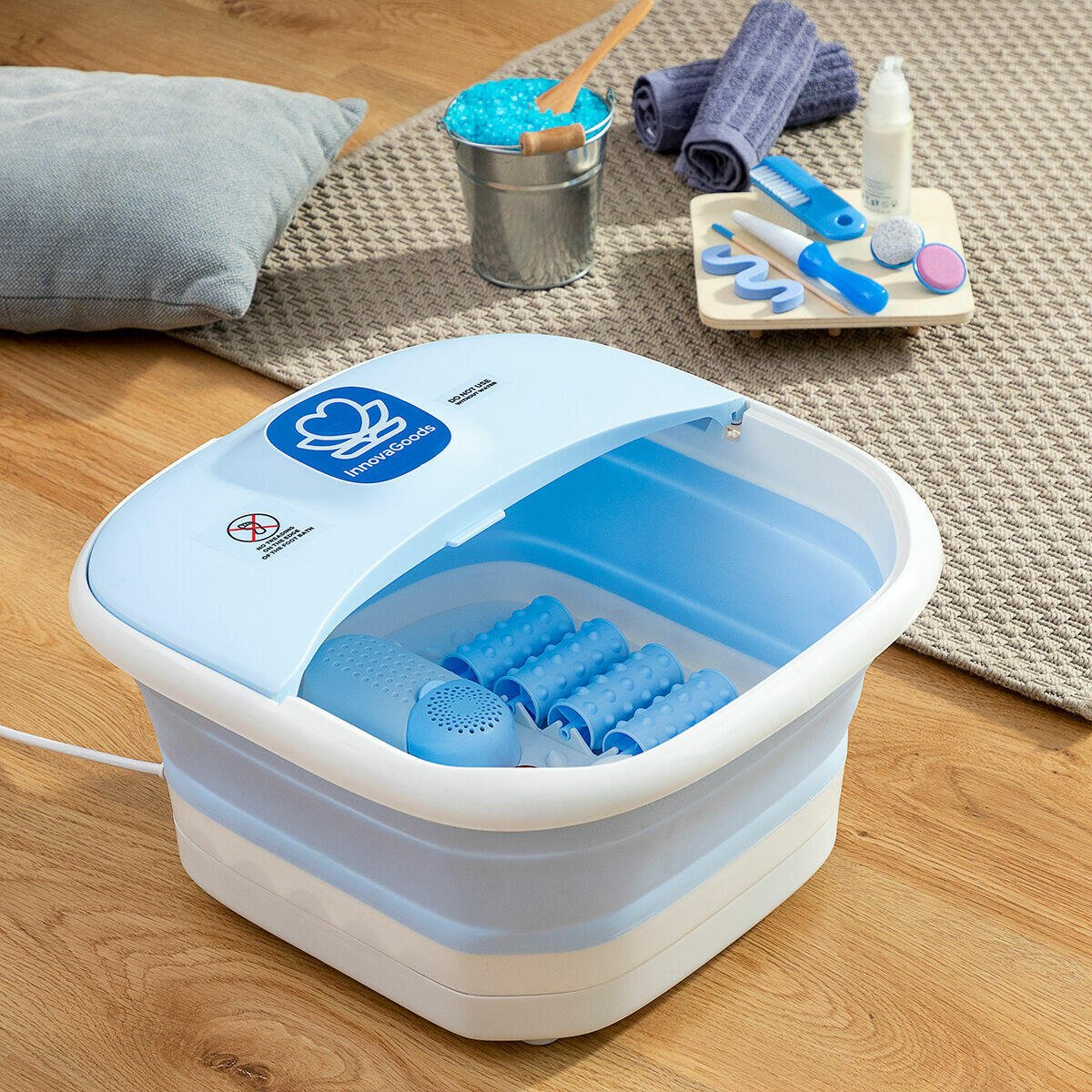 Spa para pies plegable Footopy InnovaGoods con rodillos e hidromasaje, ideal para relajación y cuidado de los pies.