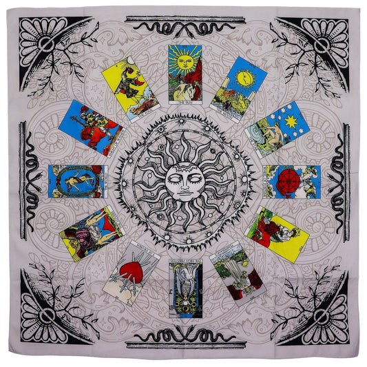 Tapete para lectura del Tarot Sol Místico con diseño místico y detalles dorados, ideal para prácticas de tarot y adivinación.