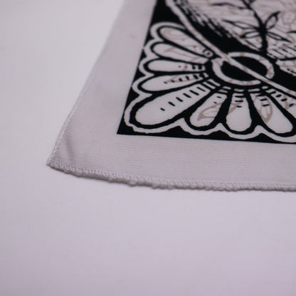 Tapete para lectura del Tarot Sol Místico de Mystical Tienda, con diseño místico y detalles en tonos dorados y azules.