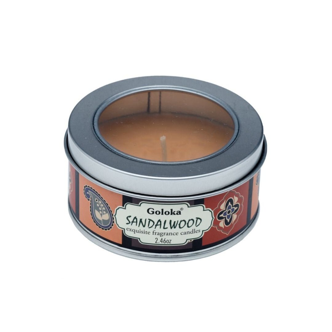 Vela de cera en lata Goloka con aroma a sándalo, ideal para aromaterapia y ambientación en interiores.